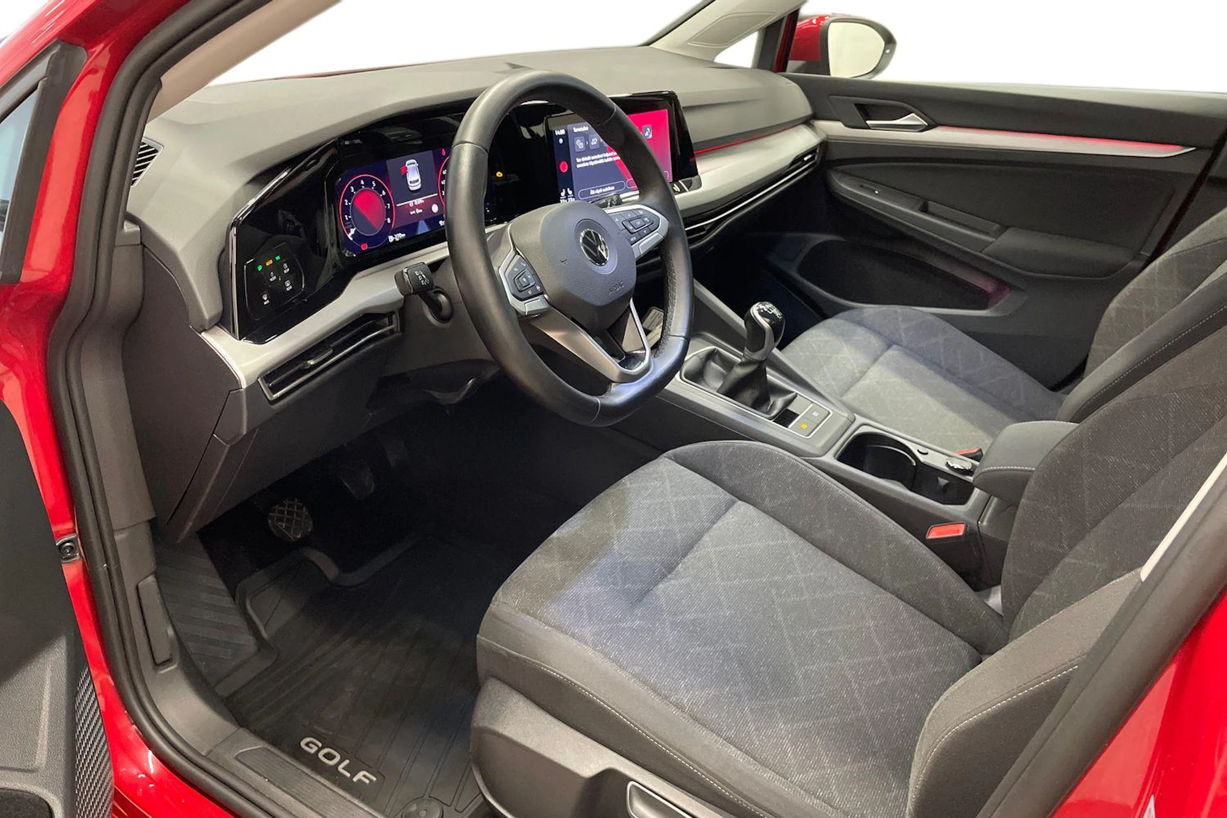 punainen Volkswagen Golf 2021 kuva 6.