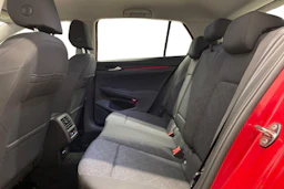 punainen Volkswagen Golf 2021 kuva 8.
