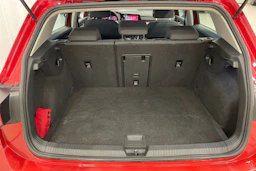 punainen Volkswagen Golf 2021 kuva 12.