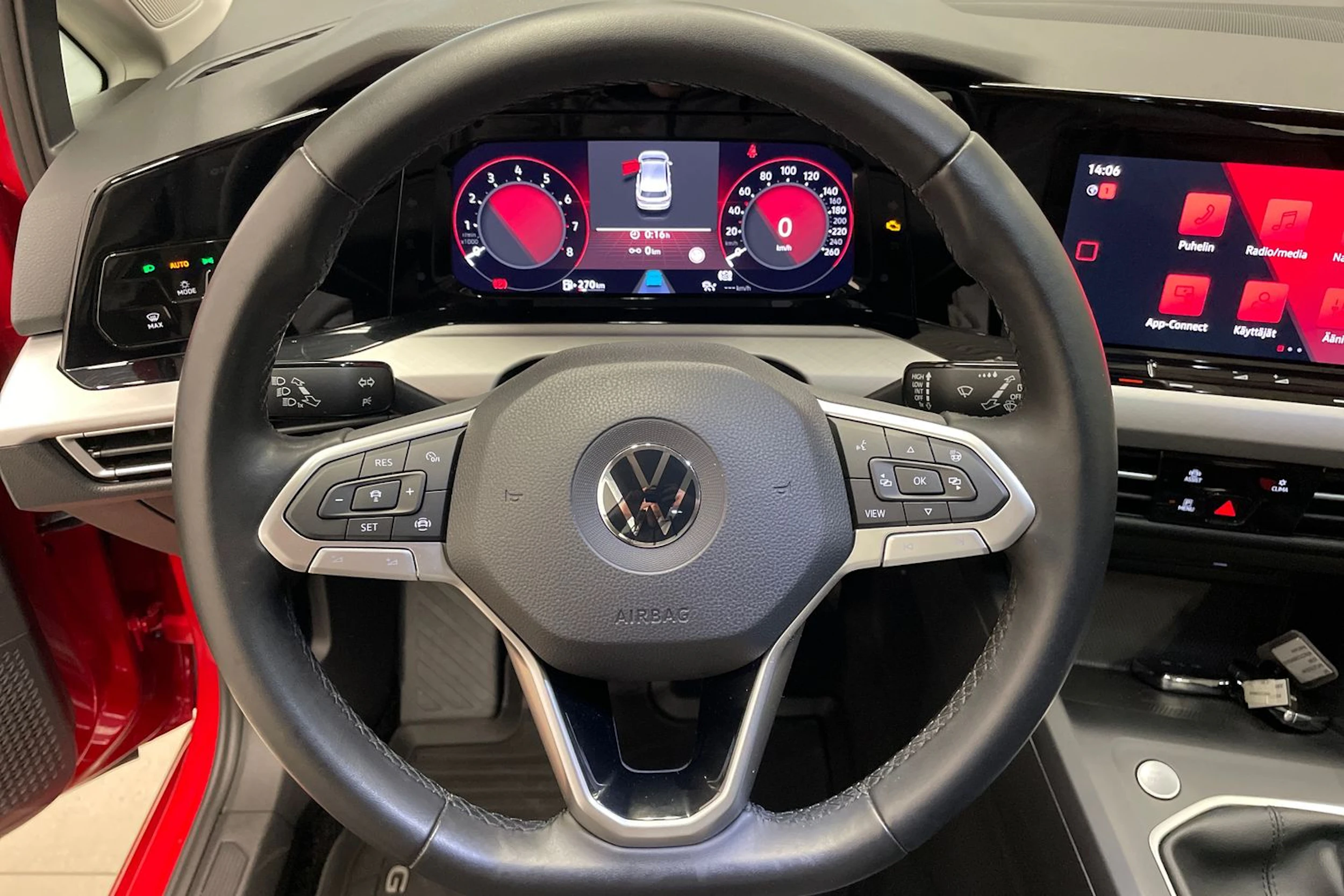 punainen Volkswagen Golf 2021 kuva 13.