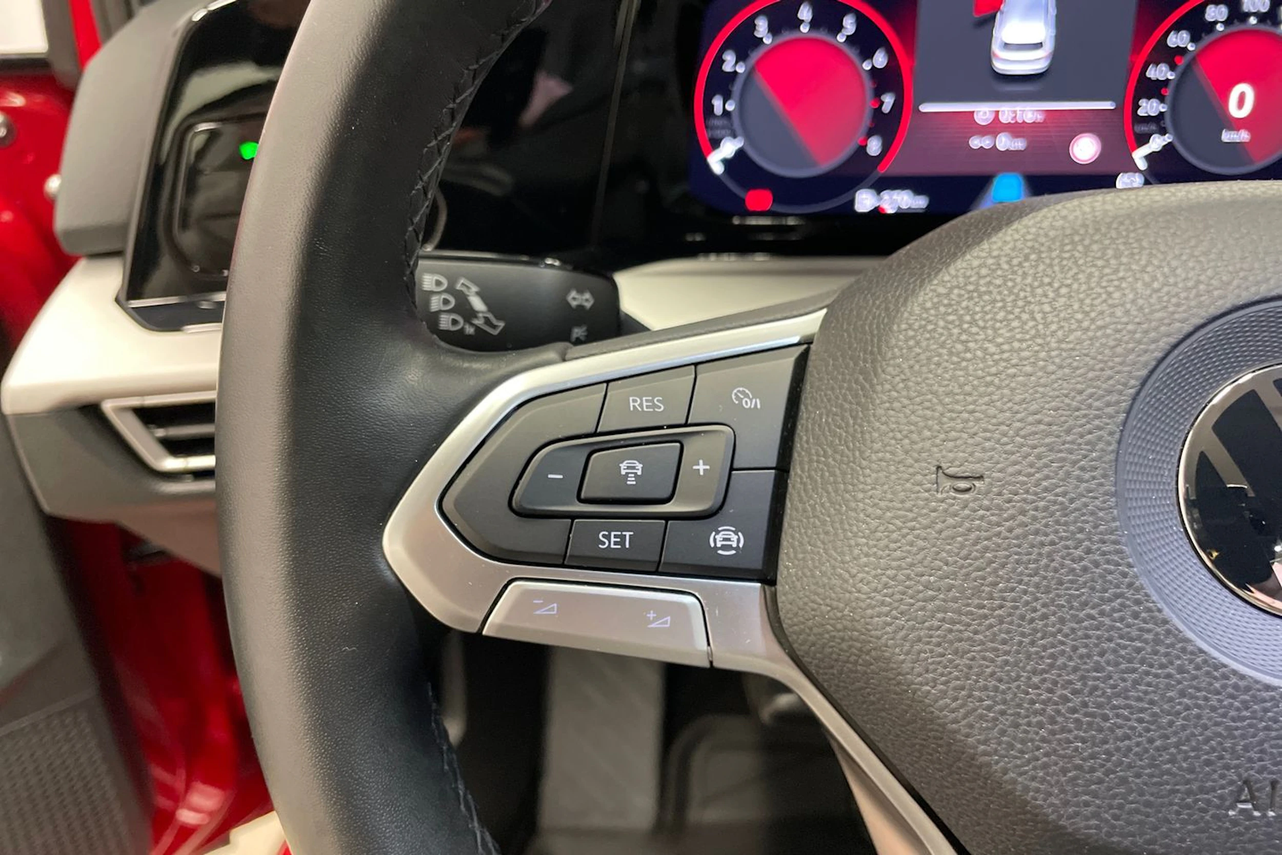 punainen Volkswagen Golf 2021 kuva 14.