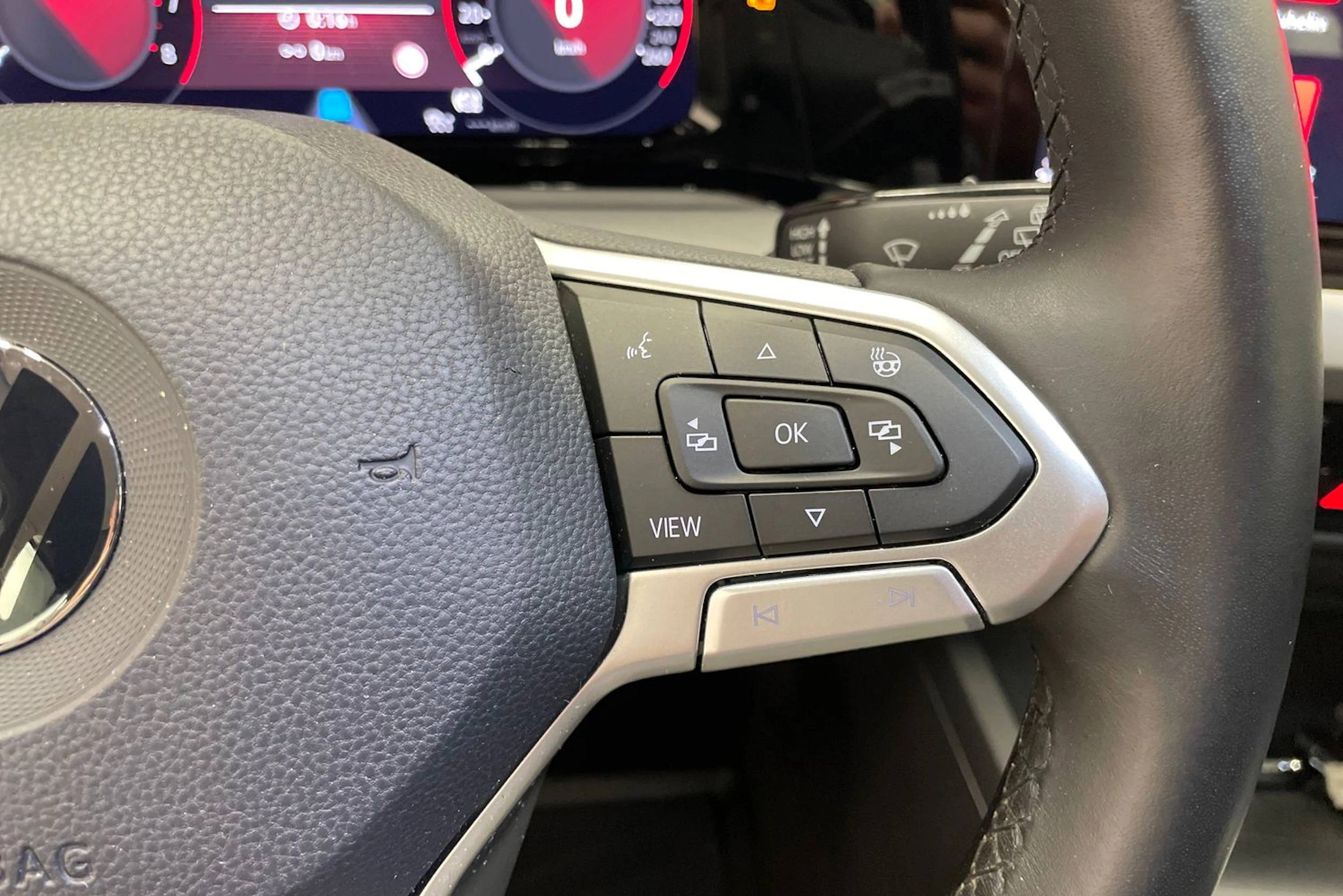 punainen Volkswagen Golf 2021 kuva 15.