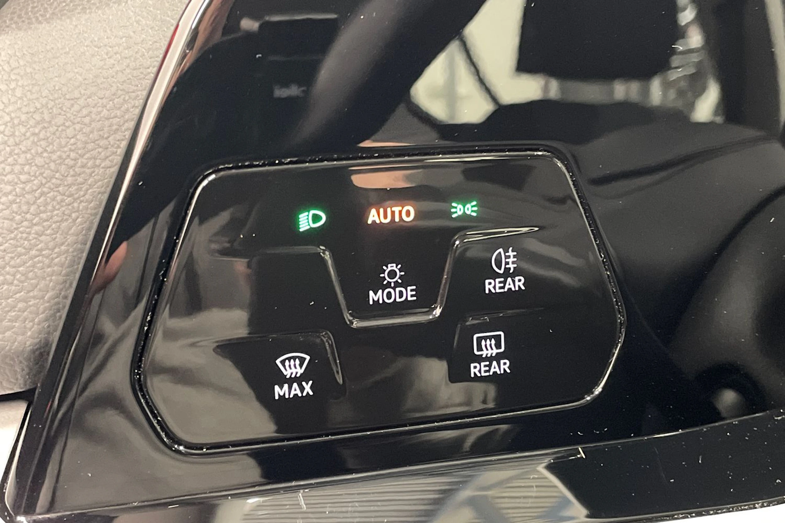 punainen Volkswagen Golf 2021 kuva 17.