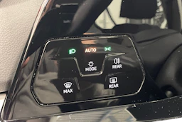 punainen Volkswagen Golf 2021 kuva 17.