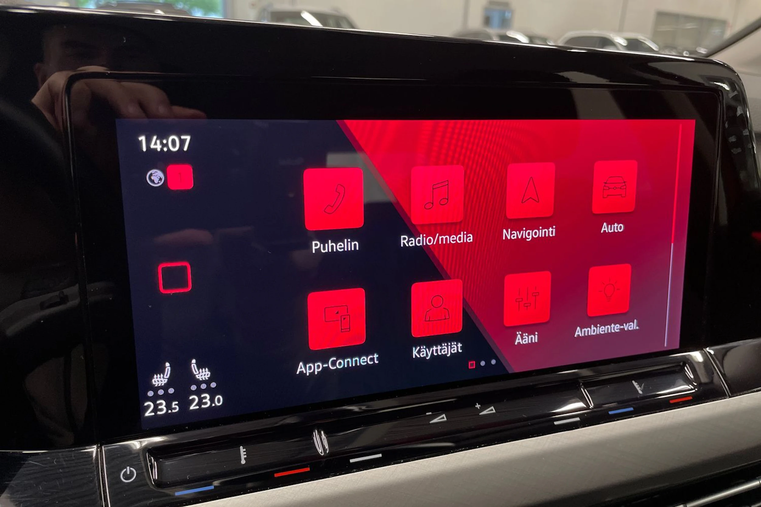 punainen Volkswagen Golf 2021 kuva 18.