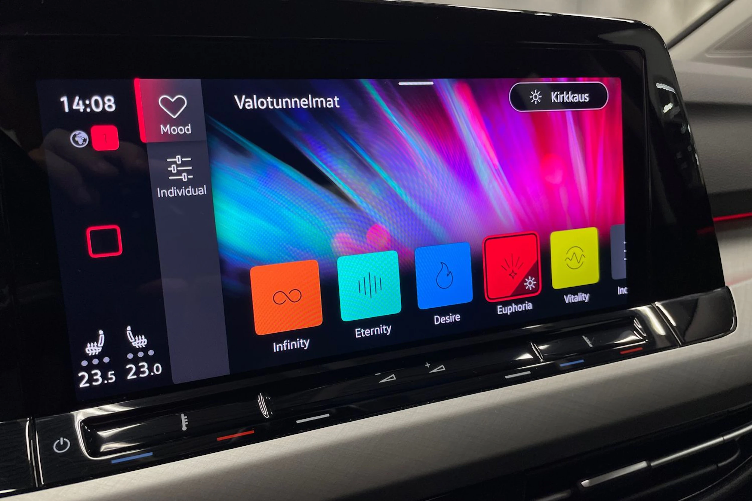 punainen Volkswagen Golf 2021 kuva 21.