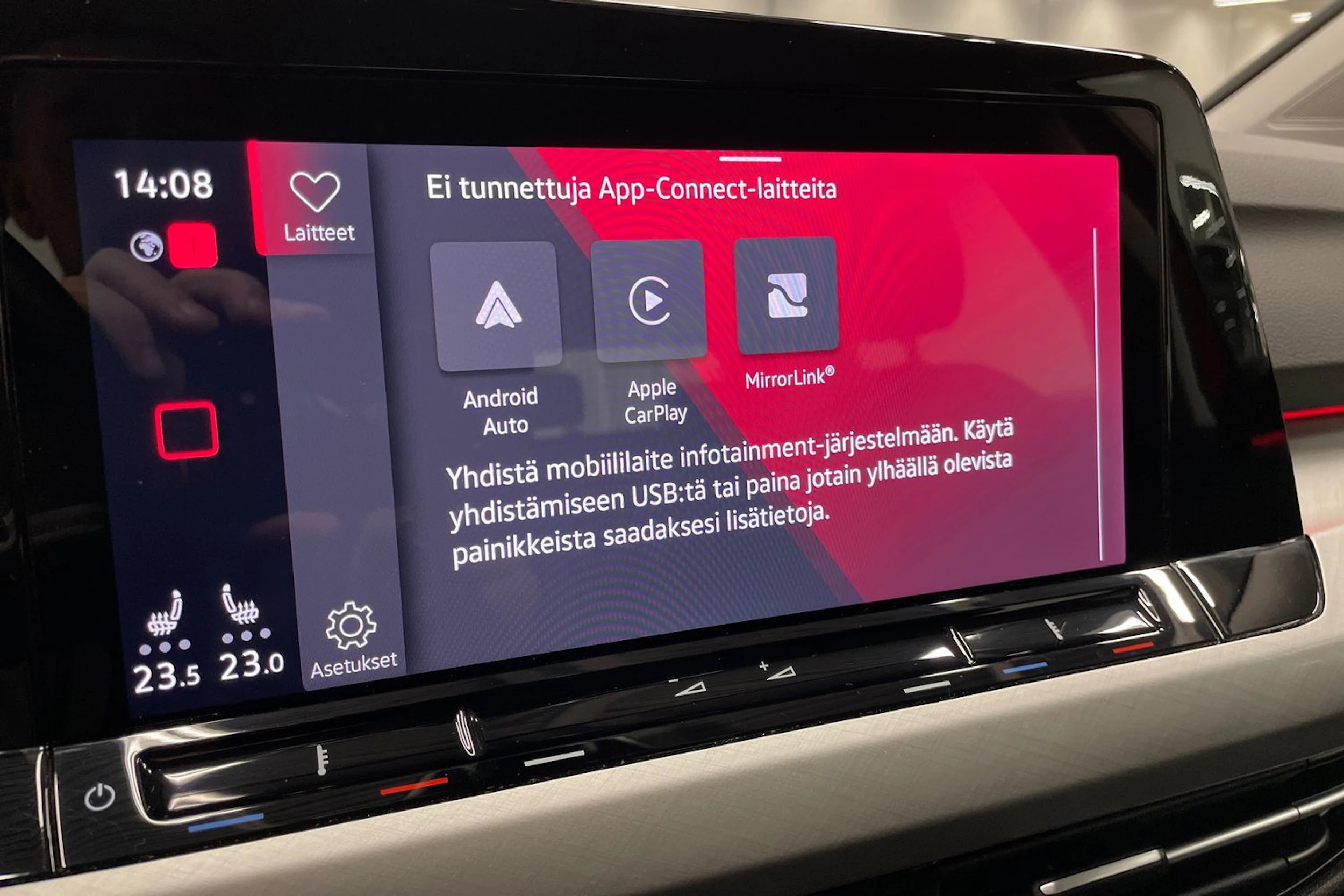 punainen Volkswagen Golf 2021 kuva 22.