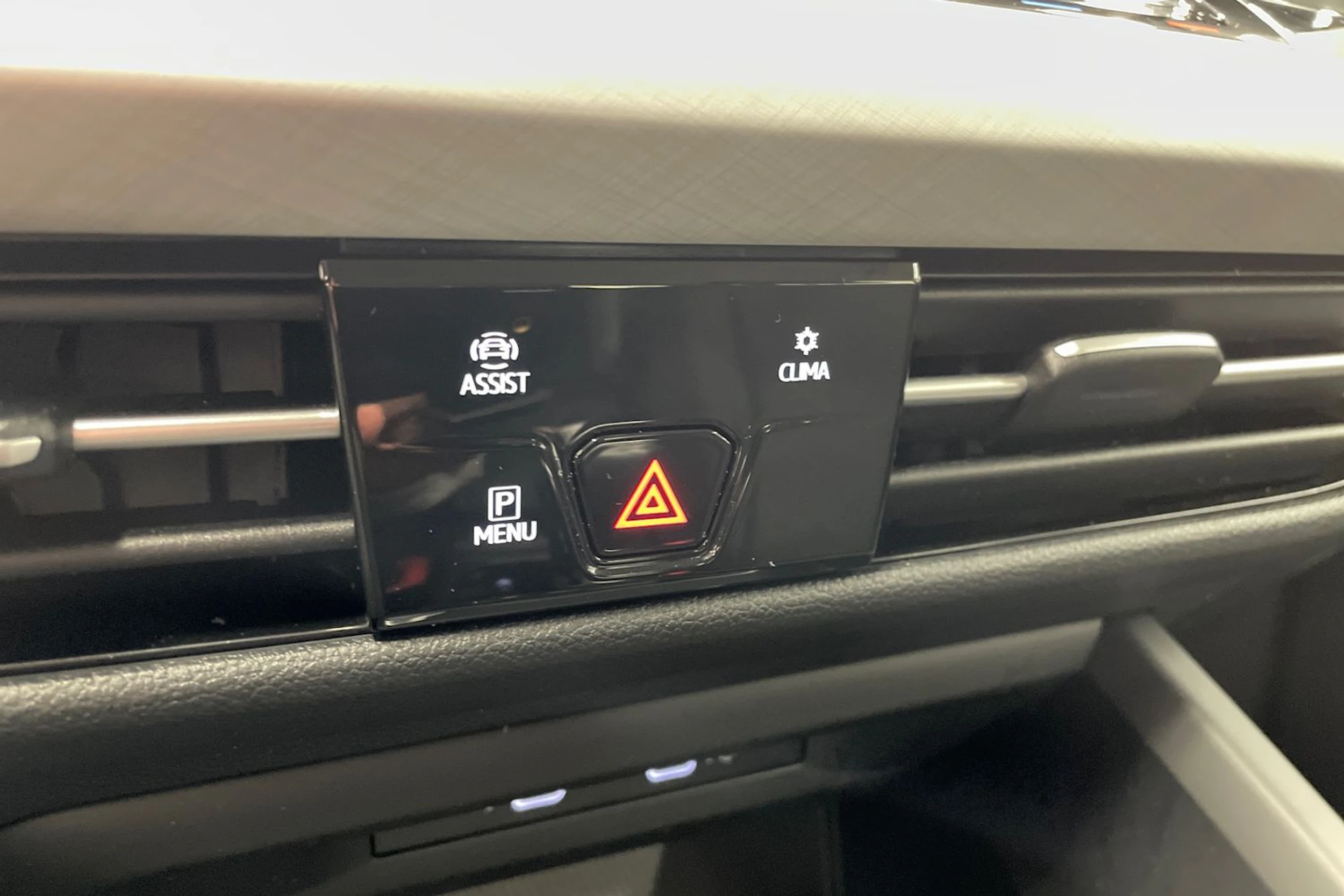 punainen Volkswagen Golf 2021 kuva 25.