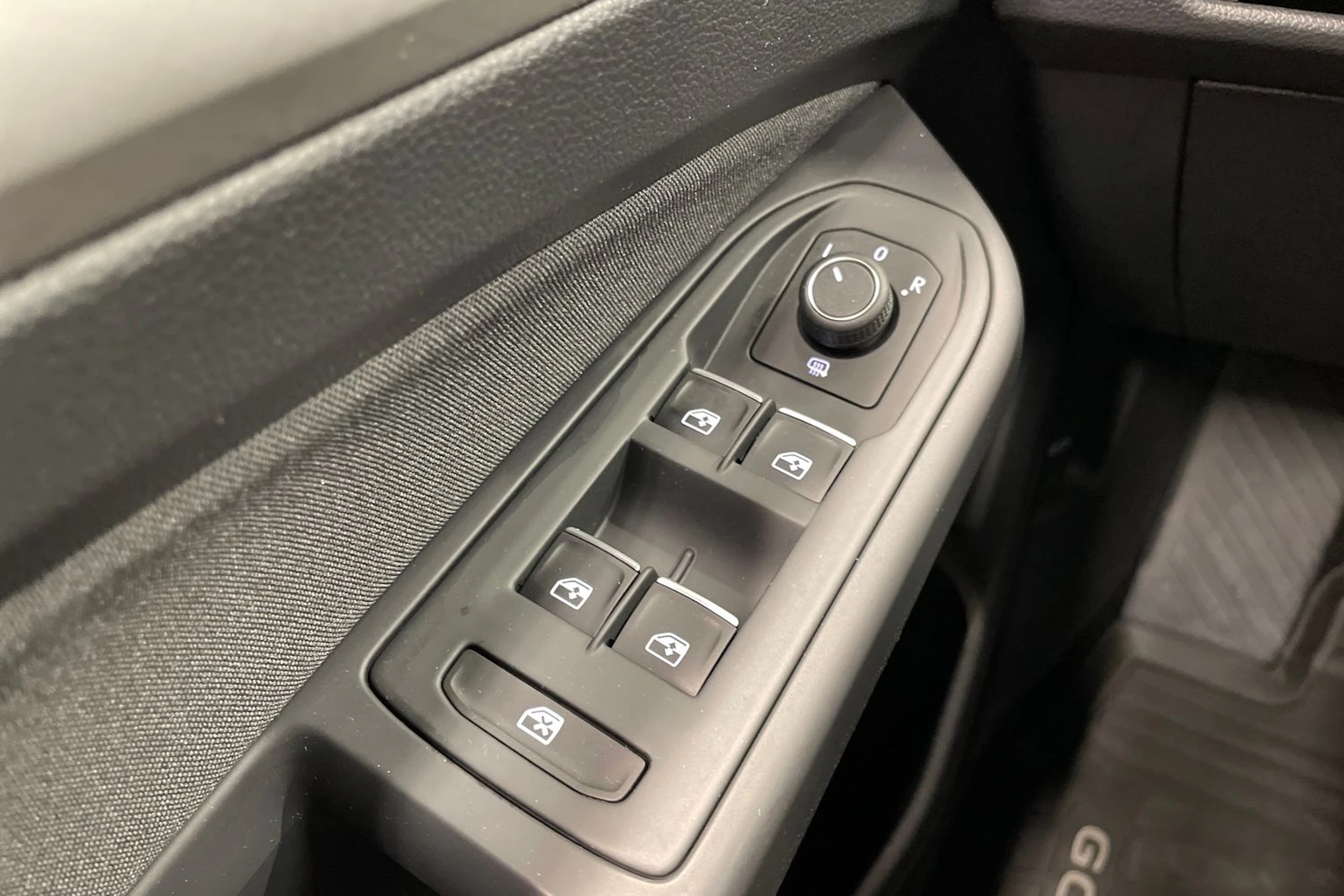 punainen Volkswagen Golf 2021 kuva 29.