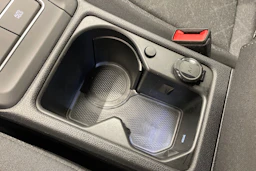 punainen Volkswagen Golf 2021 kuva 30.