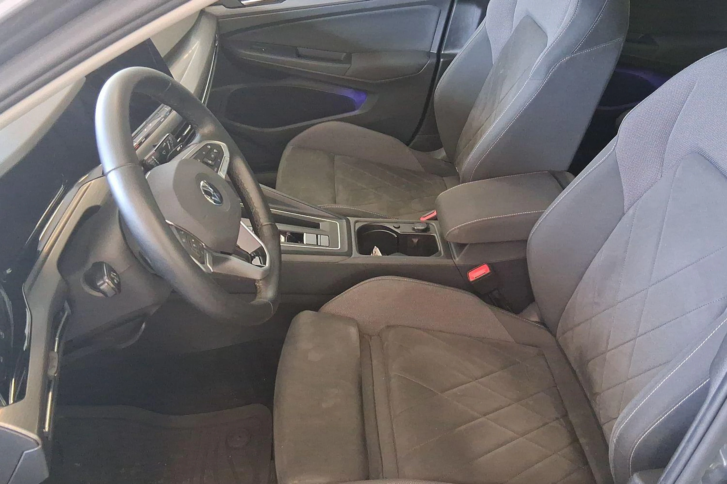 harmaa Volkswagen Golf 2021 kuva 6.