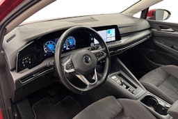 punainen Volkswagen Golf 2021 kuva 7.