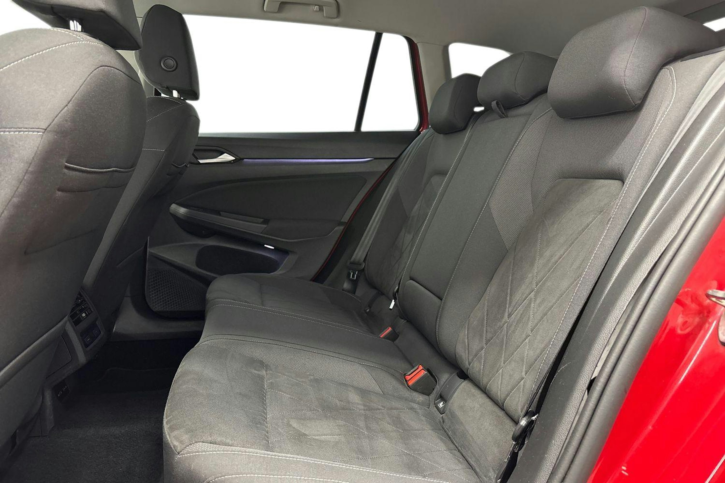 punainen Volkswagen Golf 2021 kuva 10.