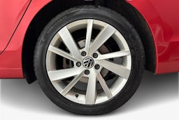 punainen Volkswagen Golf 2021 kuva 11.