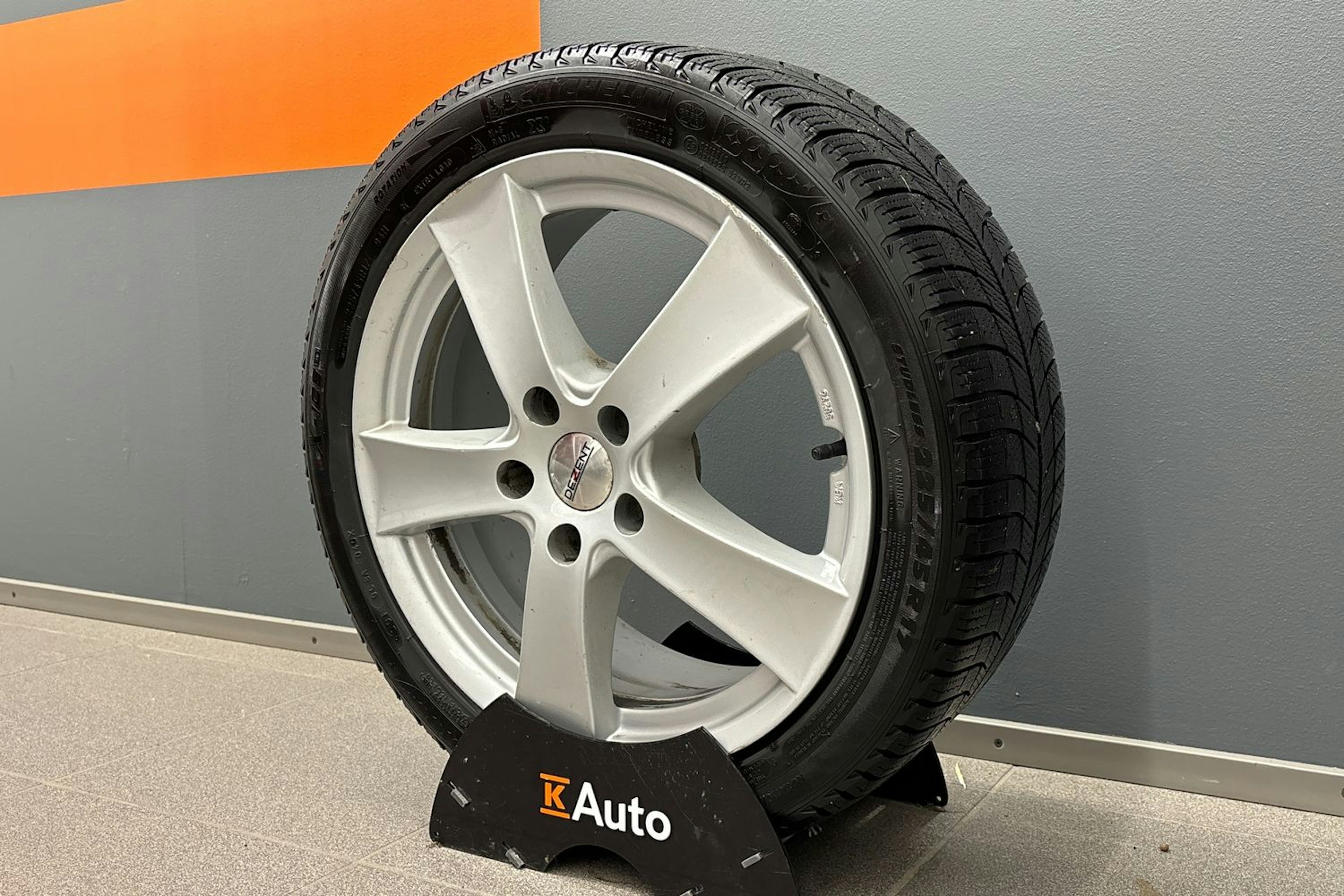 punainen Volkswagen Golf 2021 kuva 13.