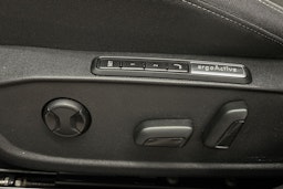 punainen Volkswagen Golf 2021 kuva 14.