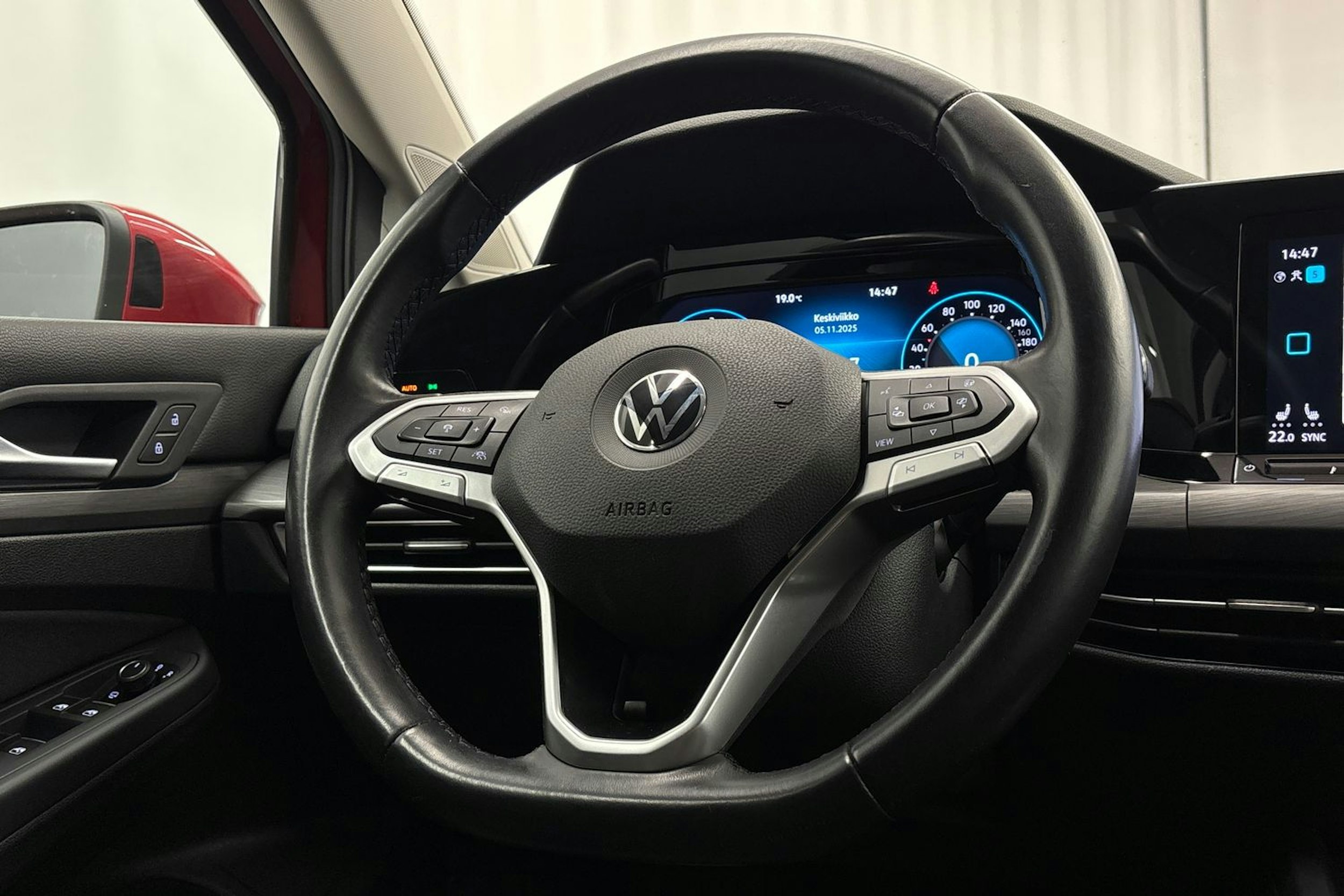 punainen Volkswagen Golf 2021 kuva 15.