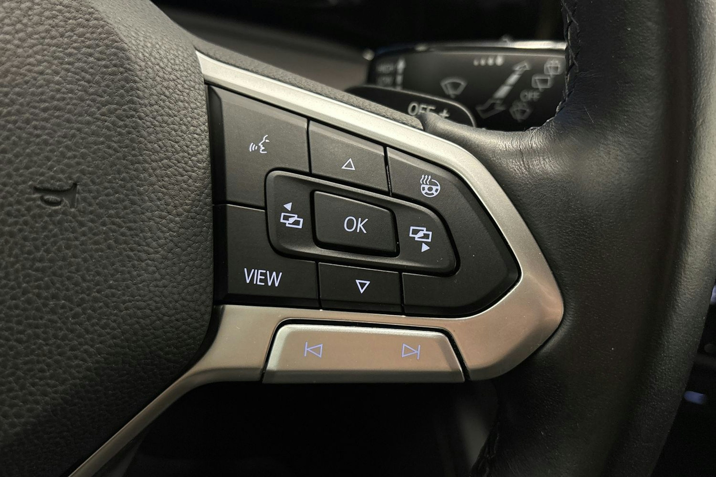 punainen Volkswagen Golf 2021 kuva 17.