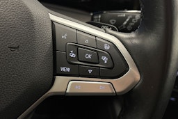 punainen Volkswagen Golf 2021 kuva 17.