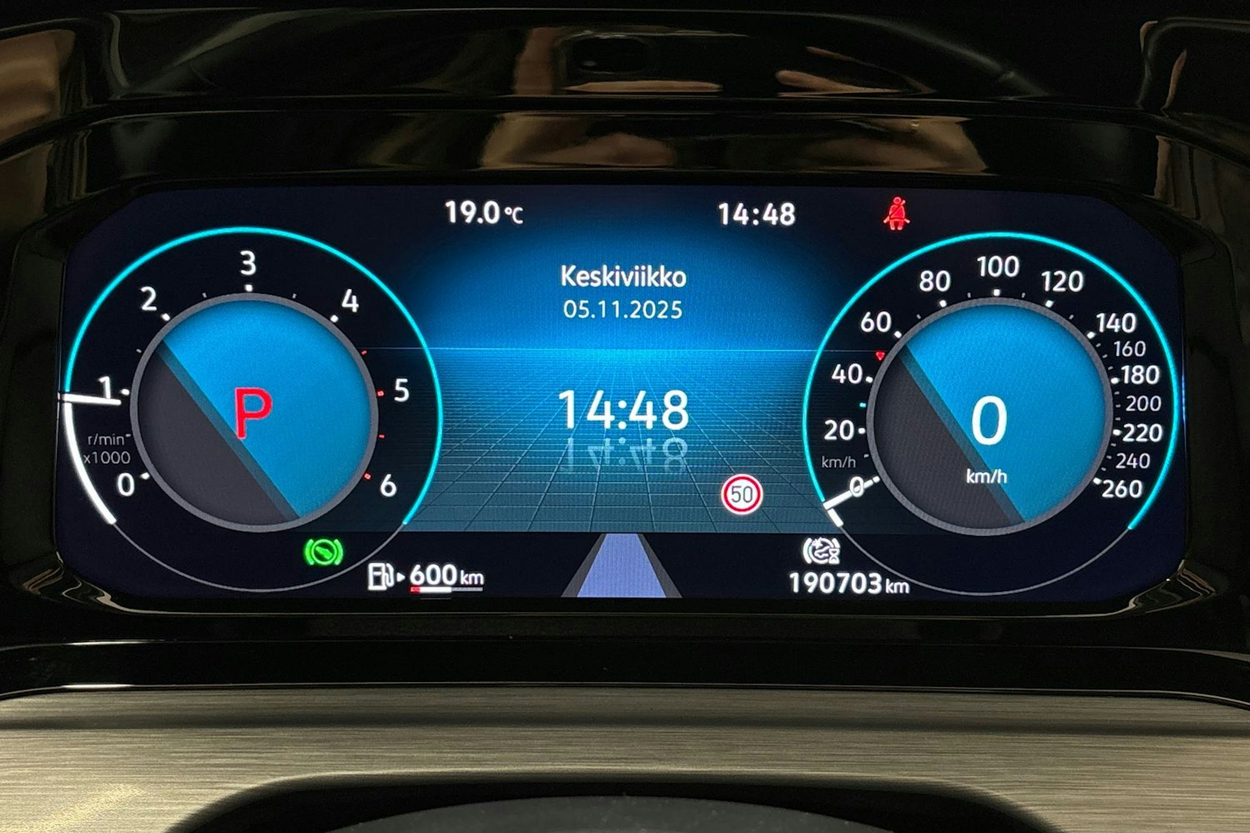 punainen Volkswagen Golf 2021 kuva 18.