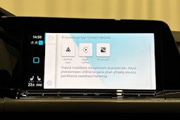 punainen Volkswagen Golf 2021 kuva 22.