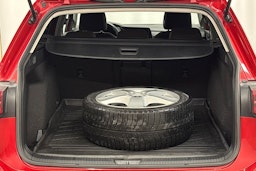 punainen Volkswagen Golf 2021 kuva 25.