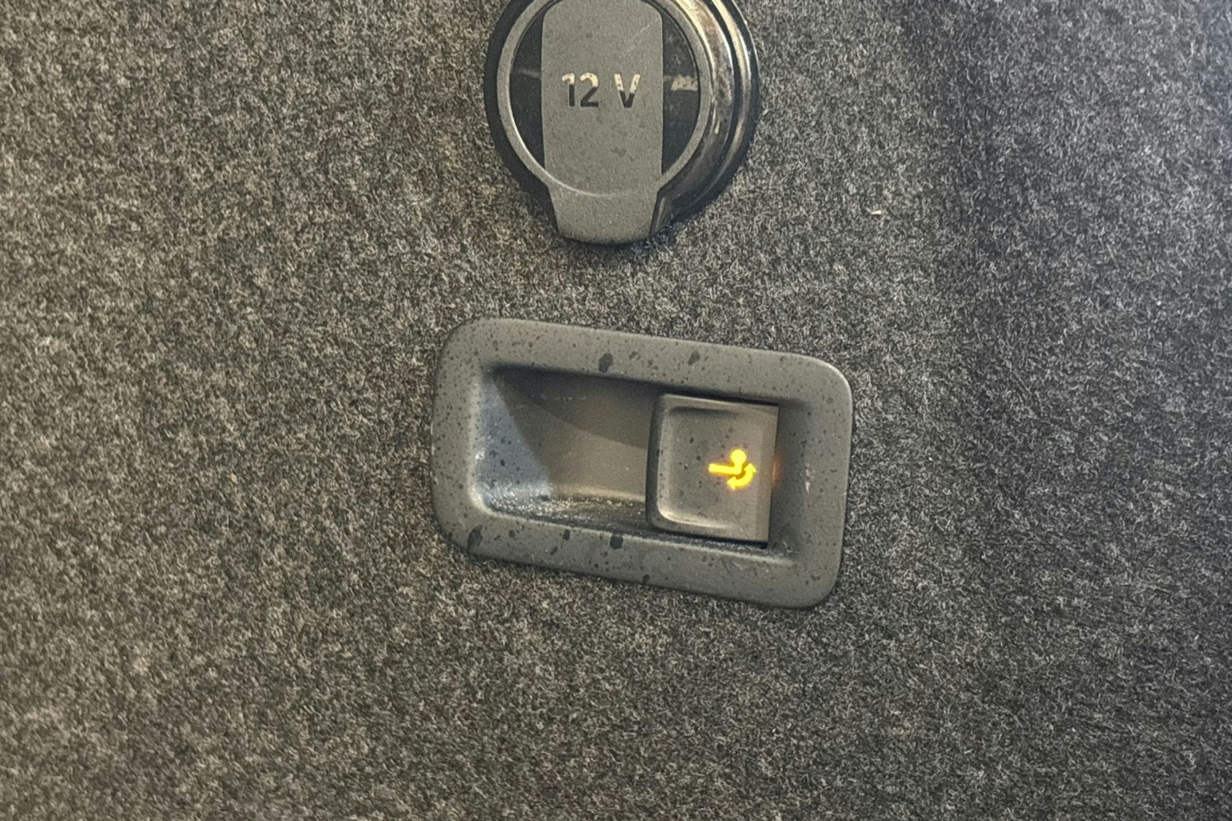 punainen Volkswagen Golf 2021 kuva 26.