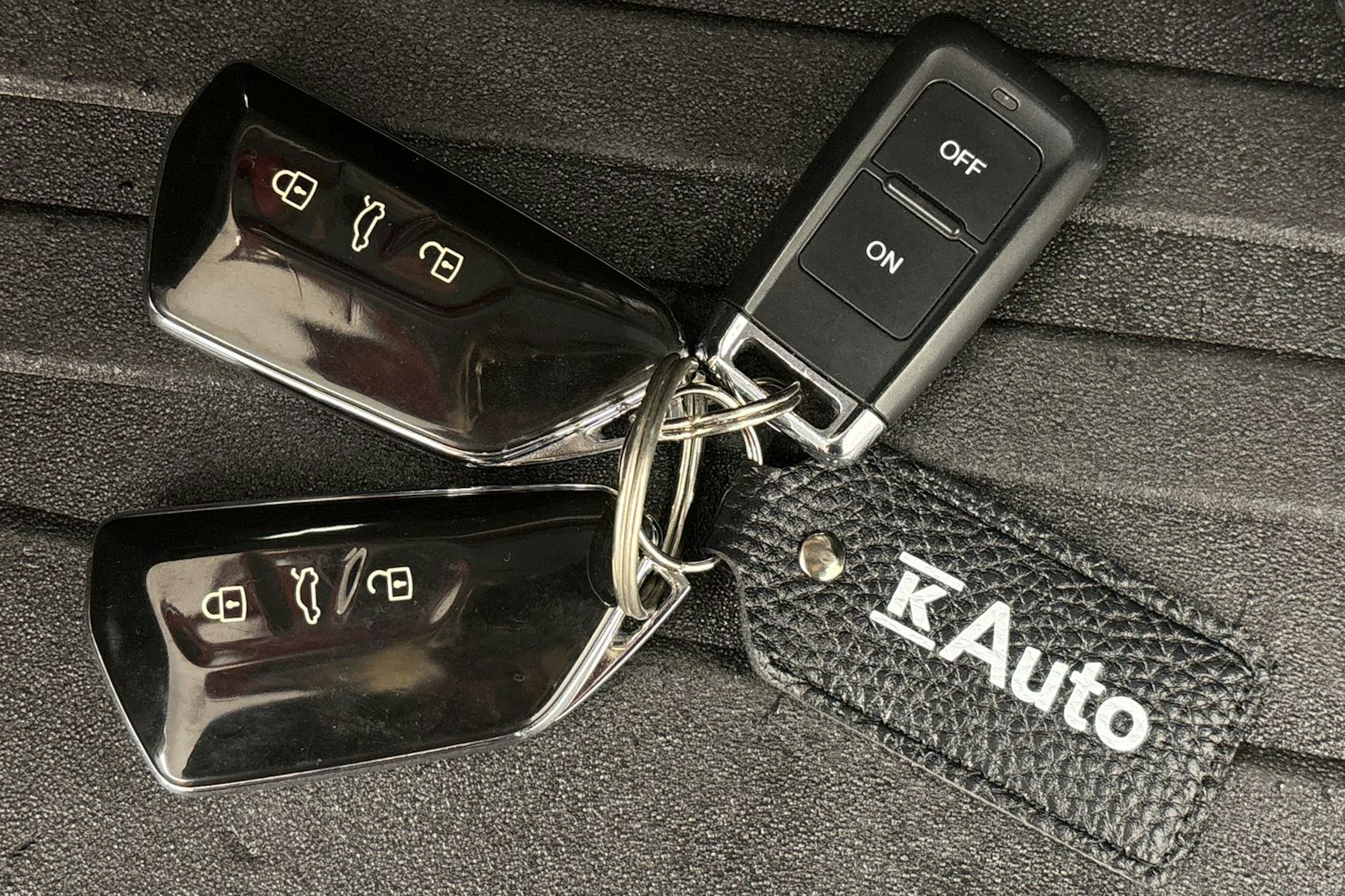 punainen Volkswagen Golf 2021 kuva 27.