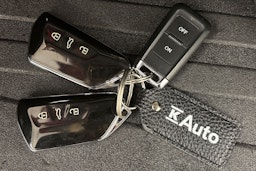 punainen Volkswagen Golf 2021 kuva 27.