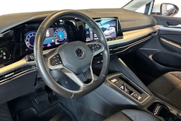Valkoinen Volkswagen Golf 2021 kuva 6.
