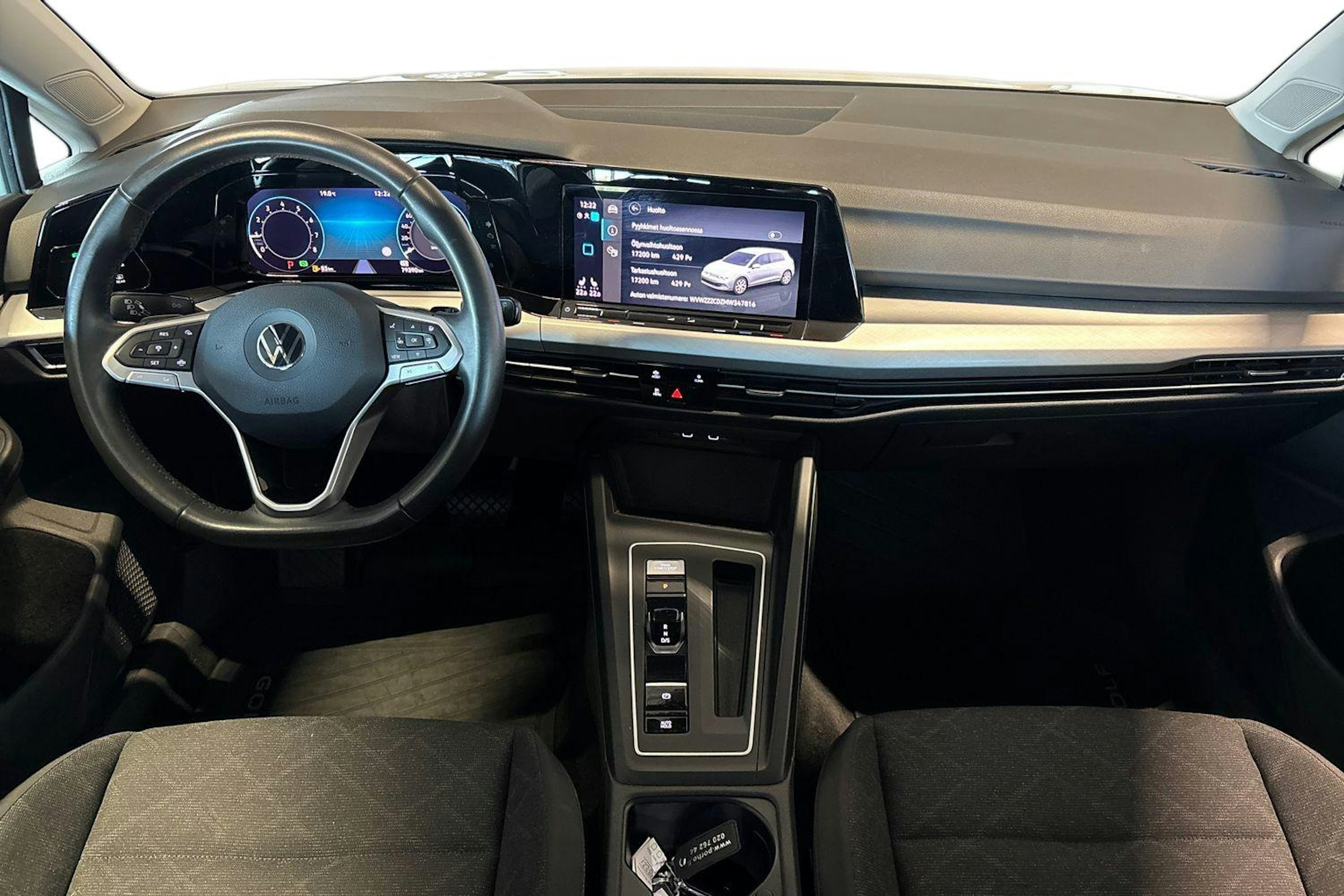 Valkoinen Volkswagen Golf 2021 kuva 7.