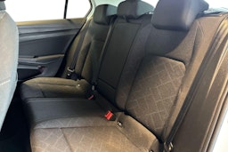Valkoinen Volkswagen Golf 2021 kuva 8.