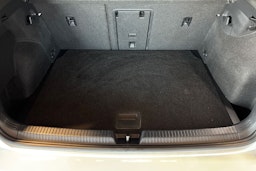 Valkoinen Volkswagen Golf 2021 kuva 13.