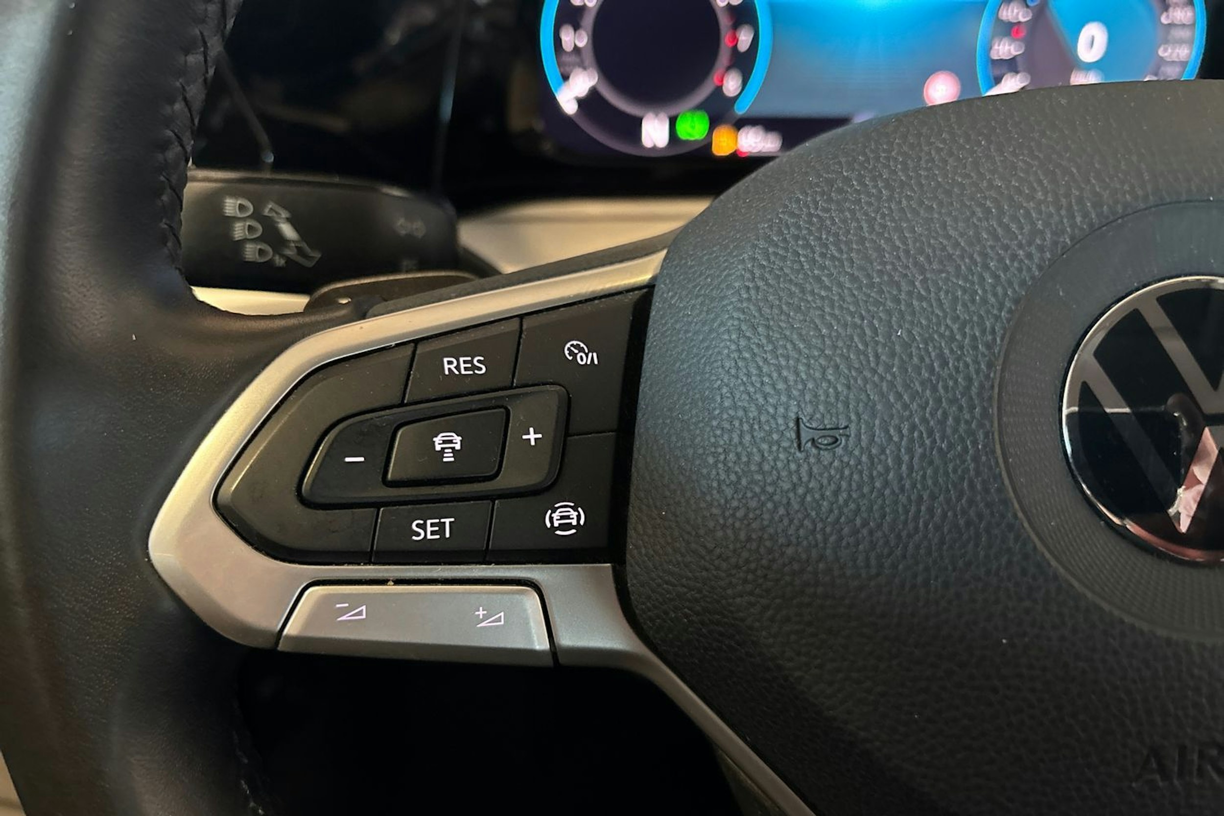 Valkoinen Volkswagen Golf 2021 kuva 15.
