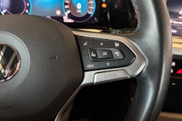 Valkoinen Volkswagen Golf 2021 kuva 16.
