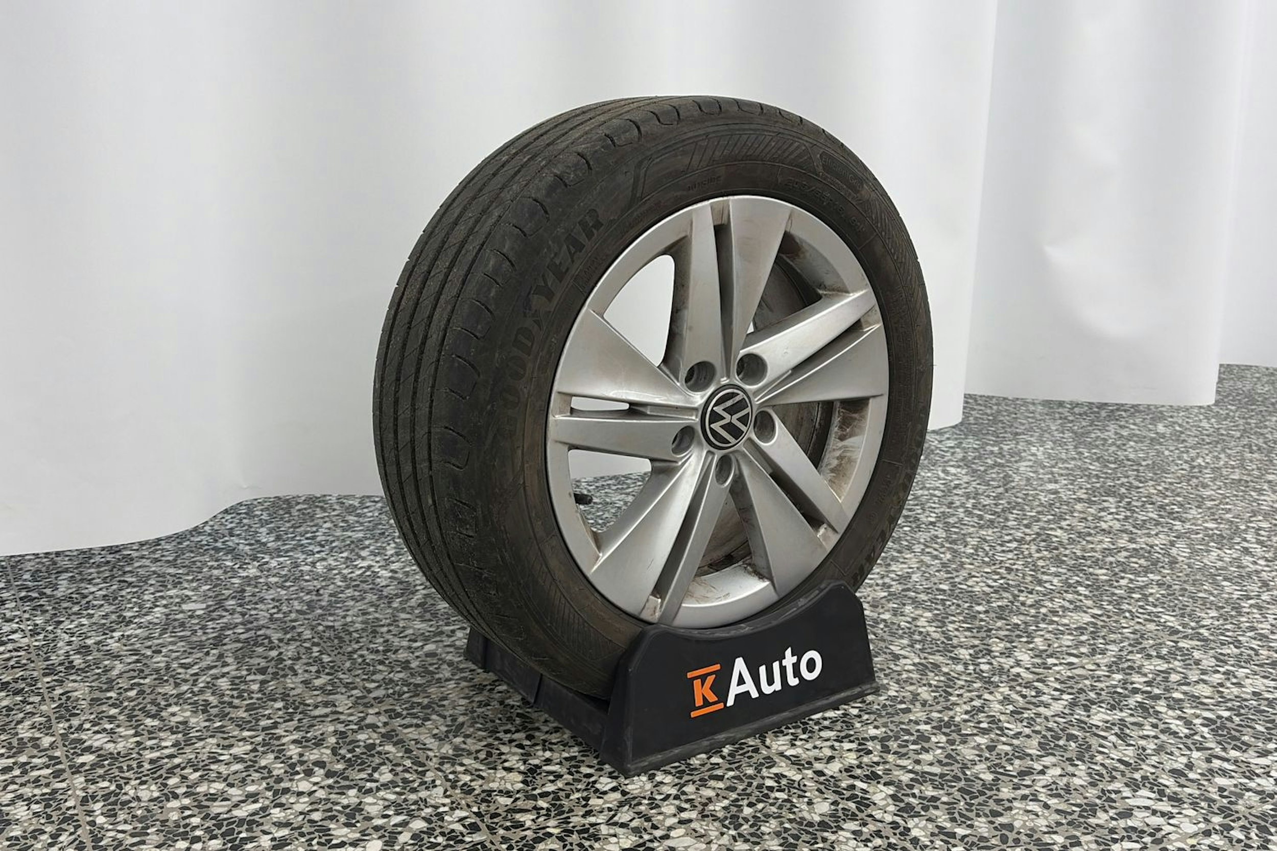 Punainen Volkswagen GOLF 2021 kuva 13.