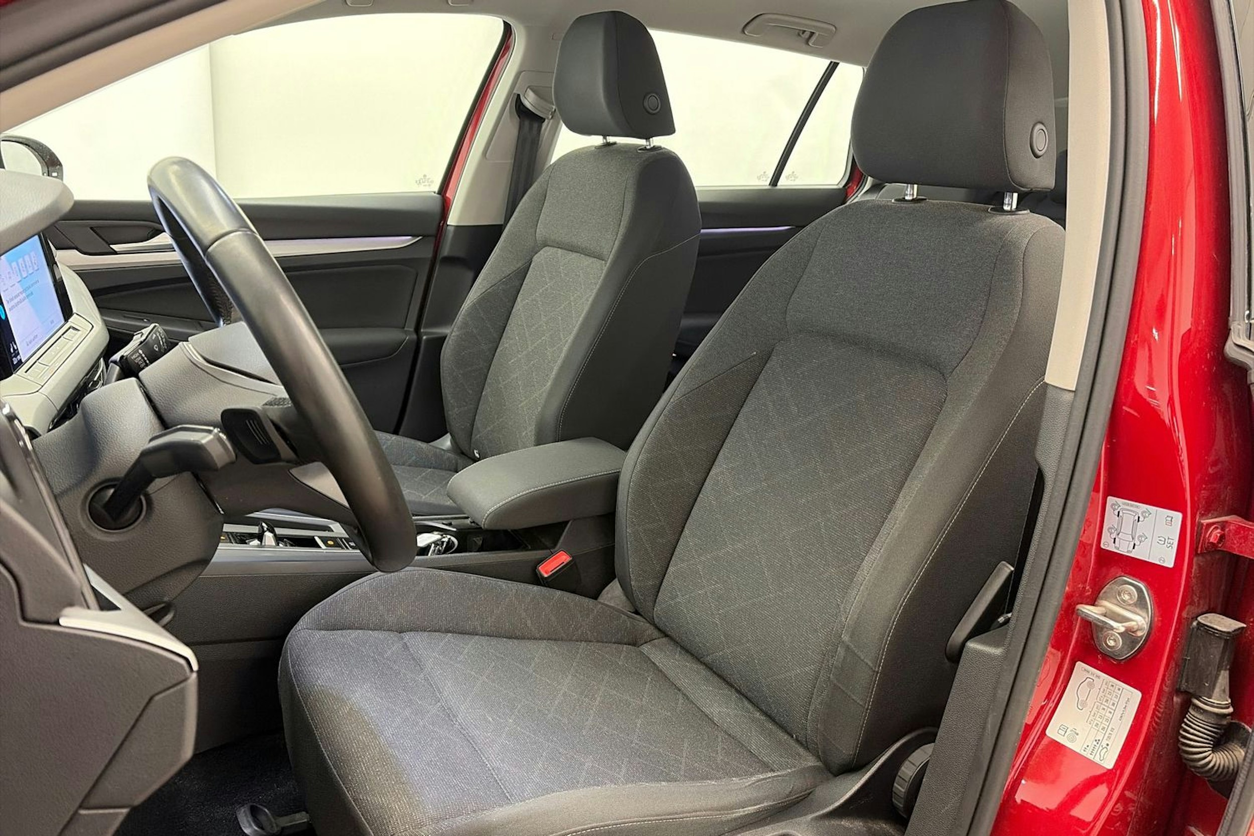 Punainen Volkswagen GOLF 2021 kuva 15.