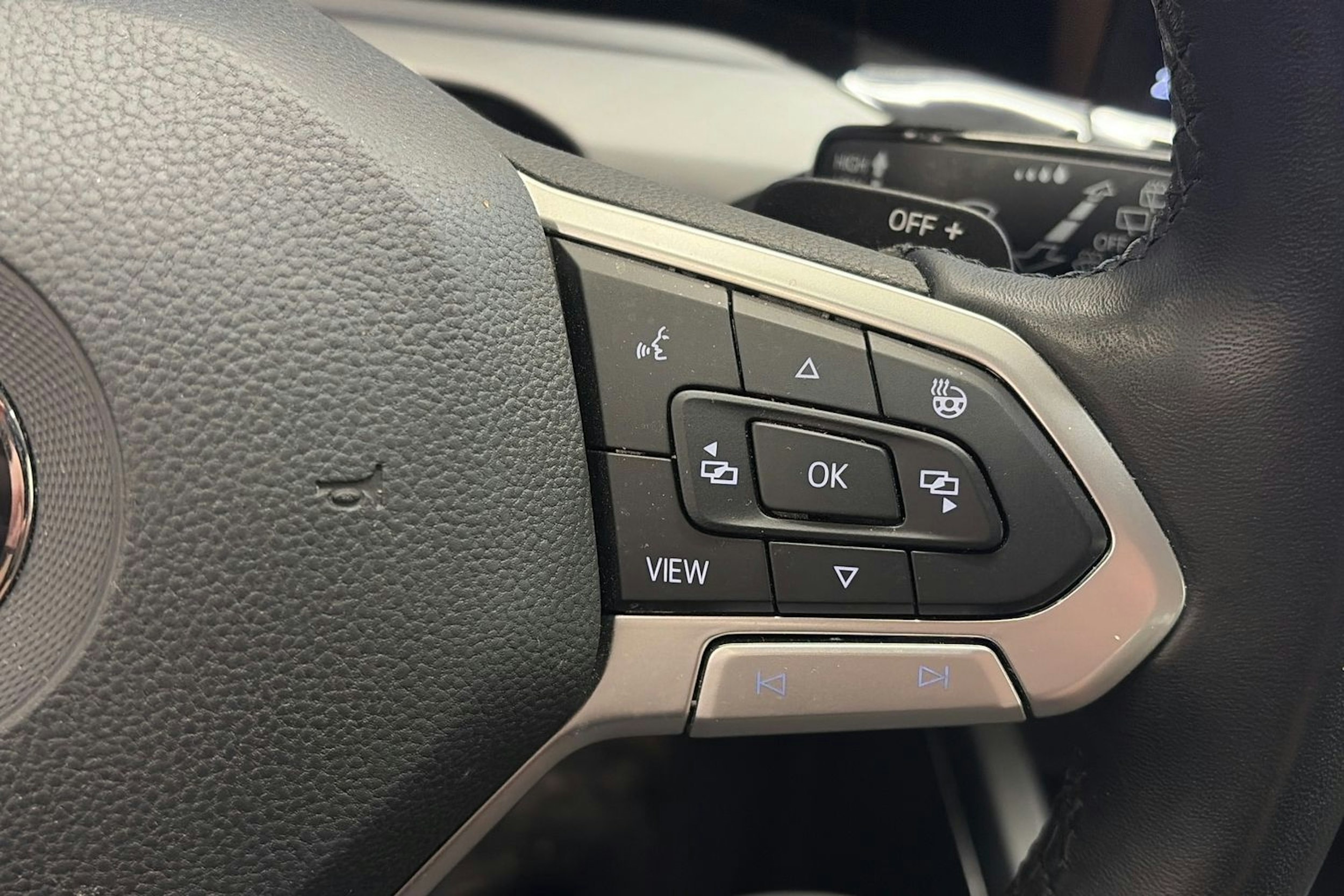 Punainen Volkswagen GOLF 2021 kuva 18.