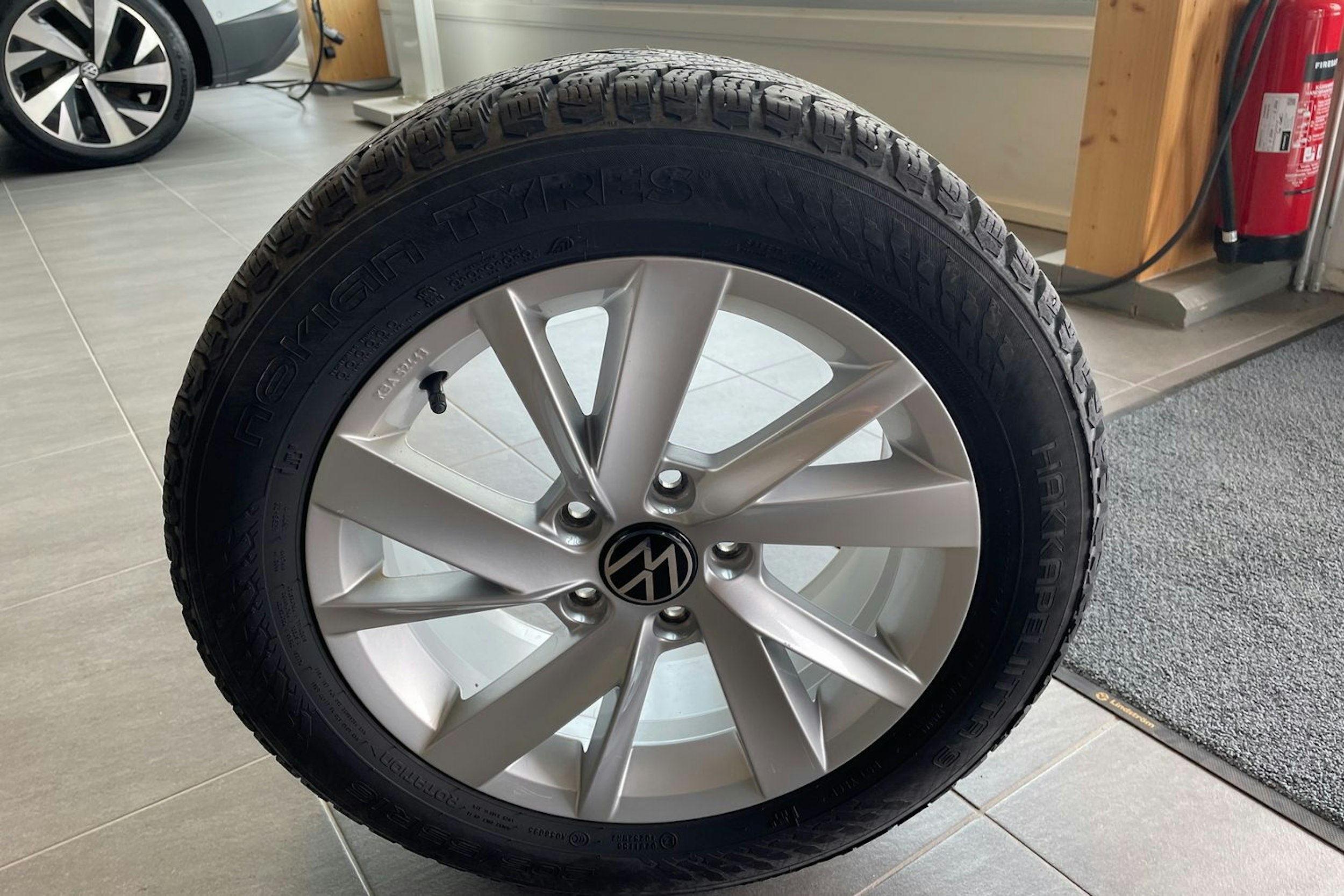 valkoinen Volkswagen Golf 2021 kuva 19.