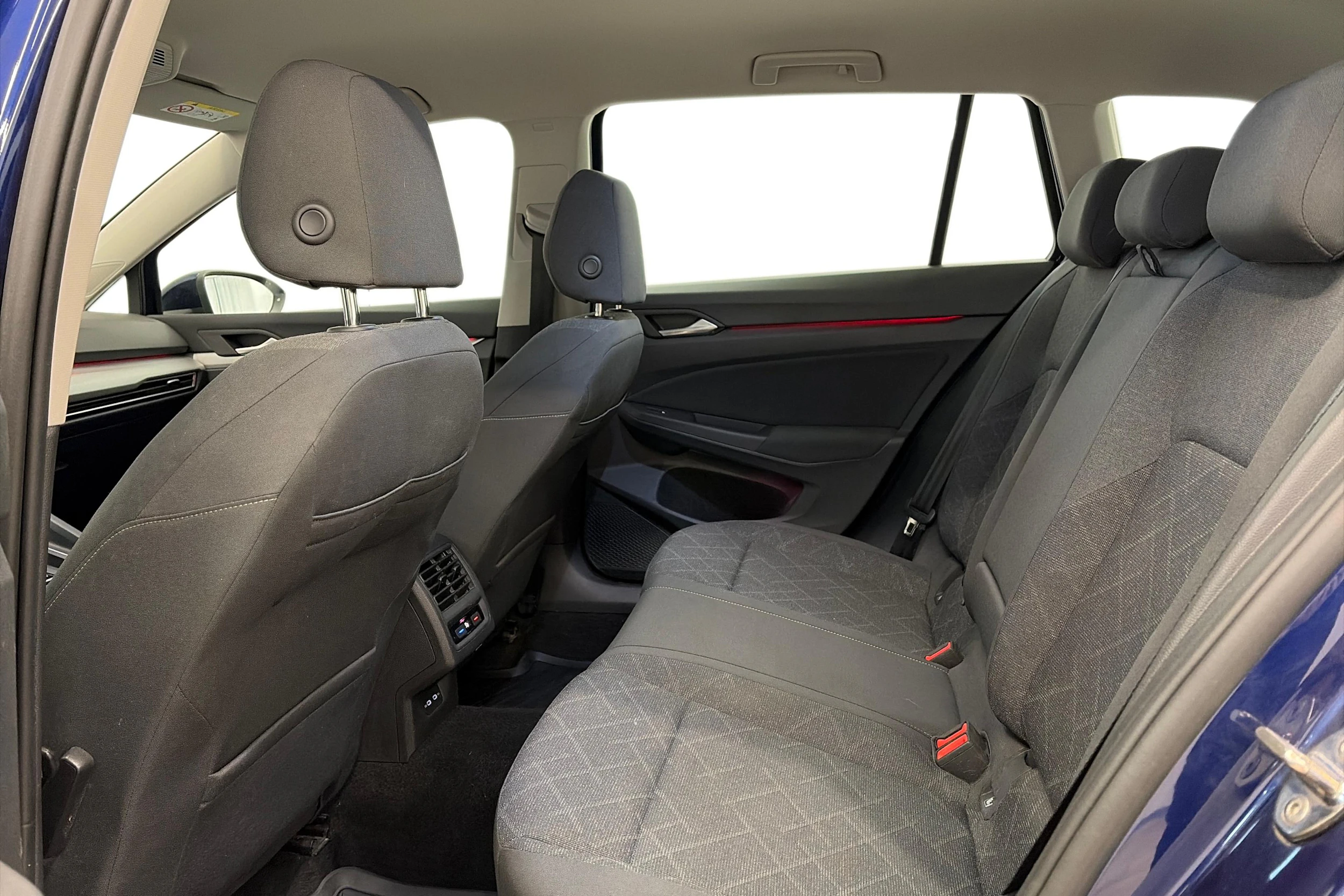 sininen Volkswagen Golf 2021 kuva 11.