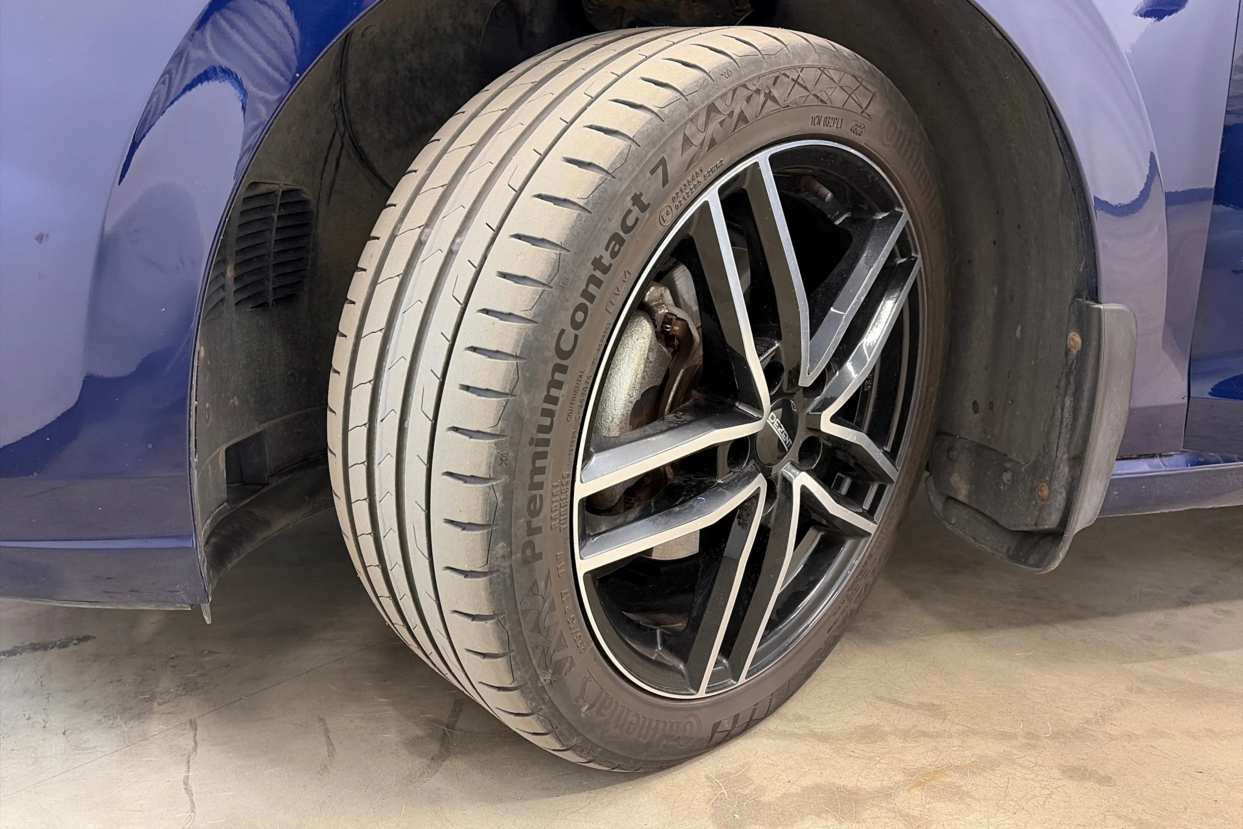 sininen Volkswagen Golf 2021 kuva 13.