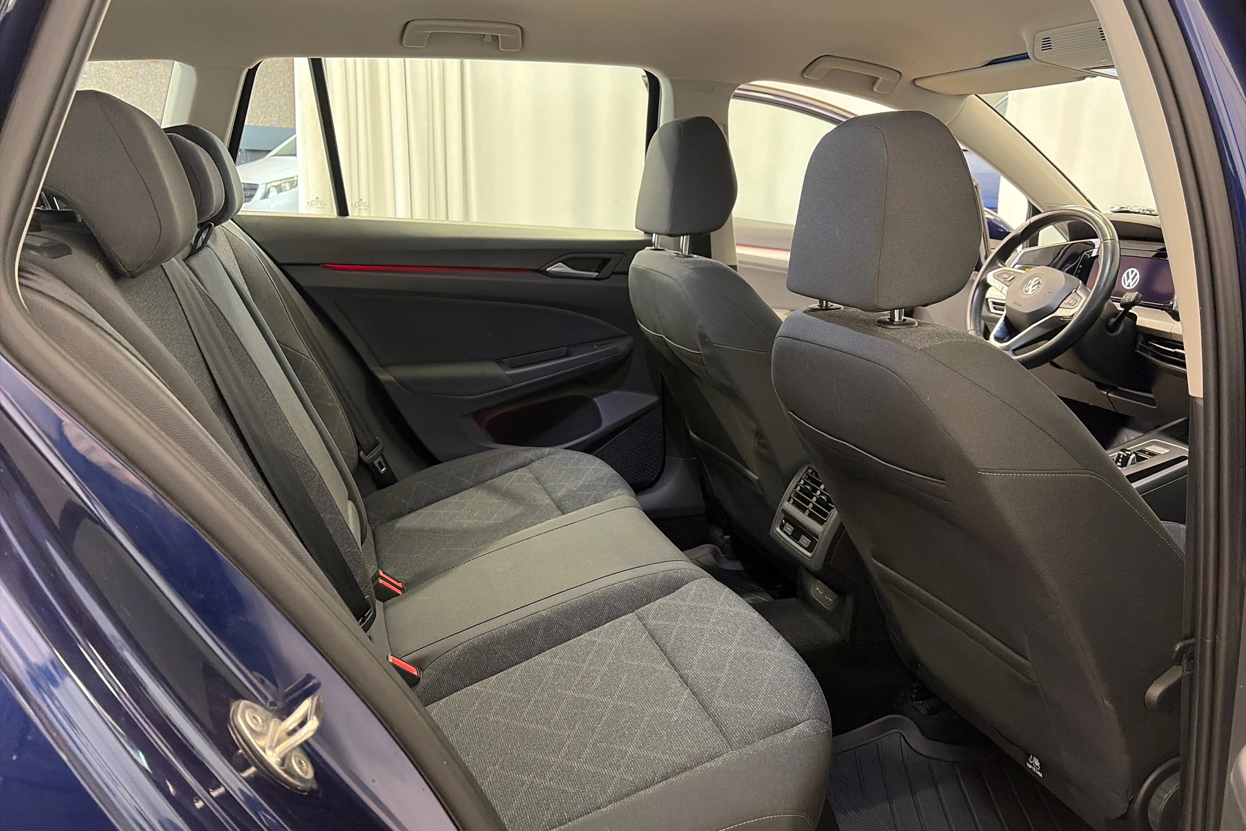 sininen Volkswagen Golf 2021 kuva 16.
