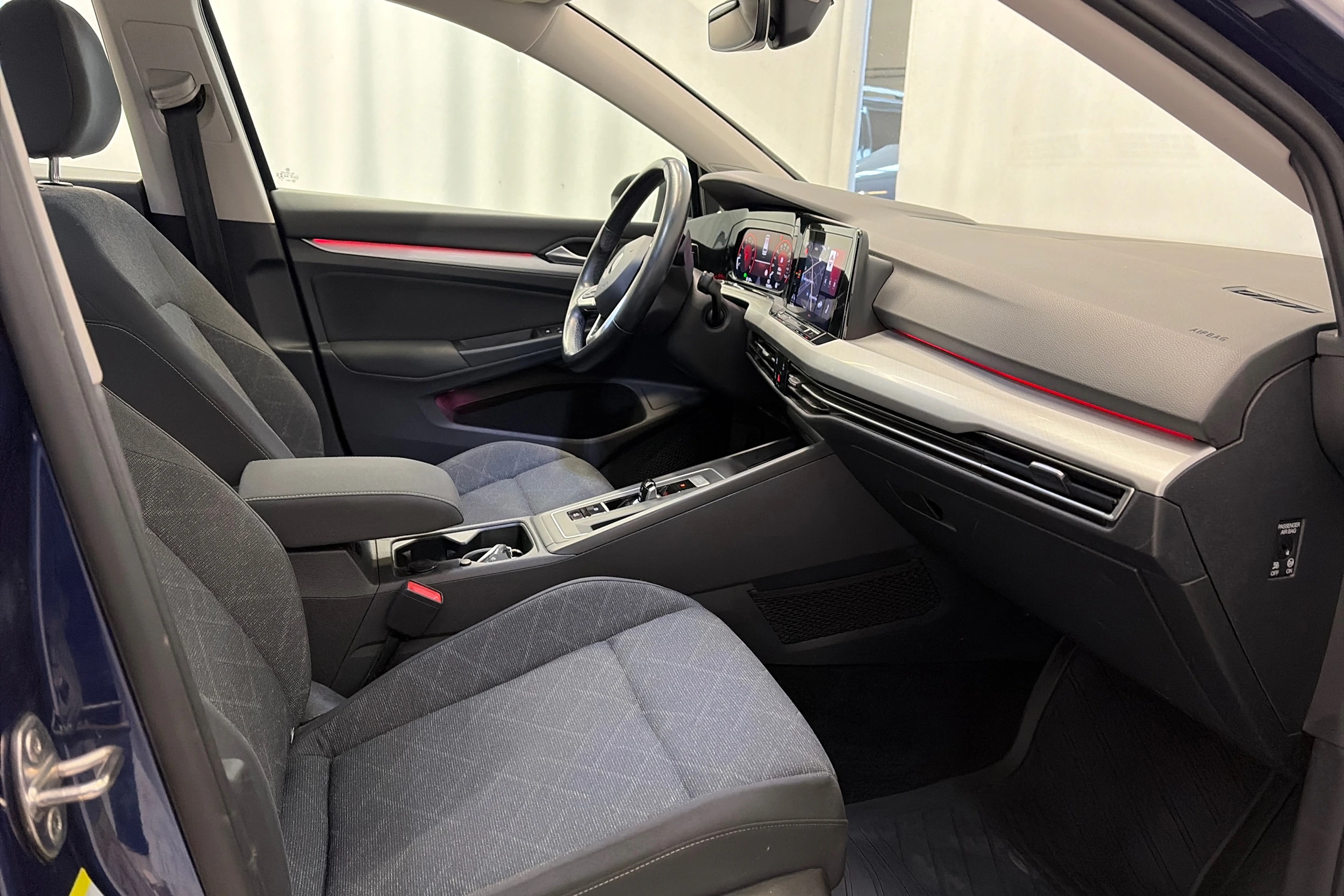 sininen Volkswagen Golf 2021 kuva 17.