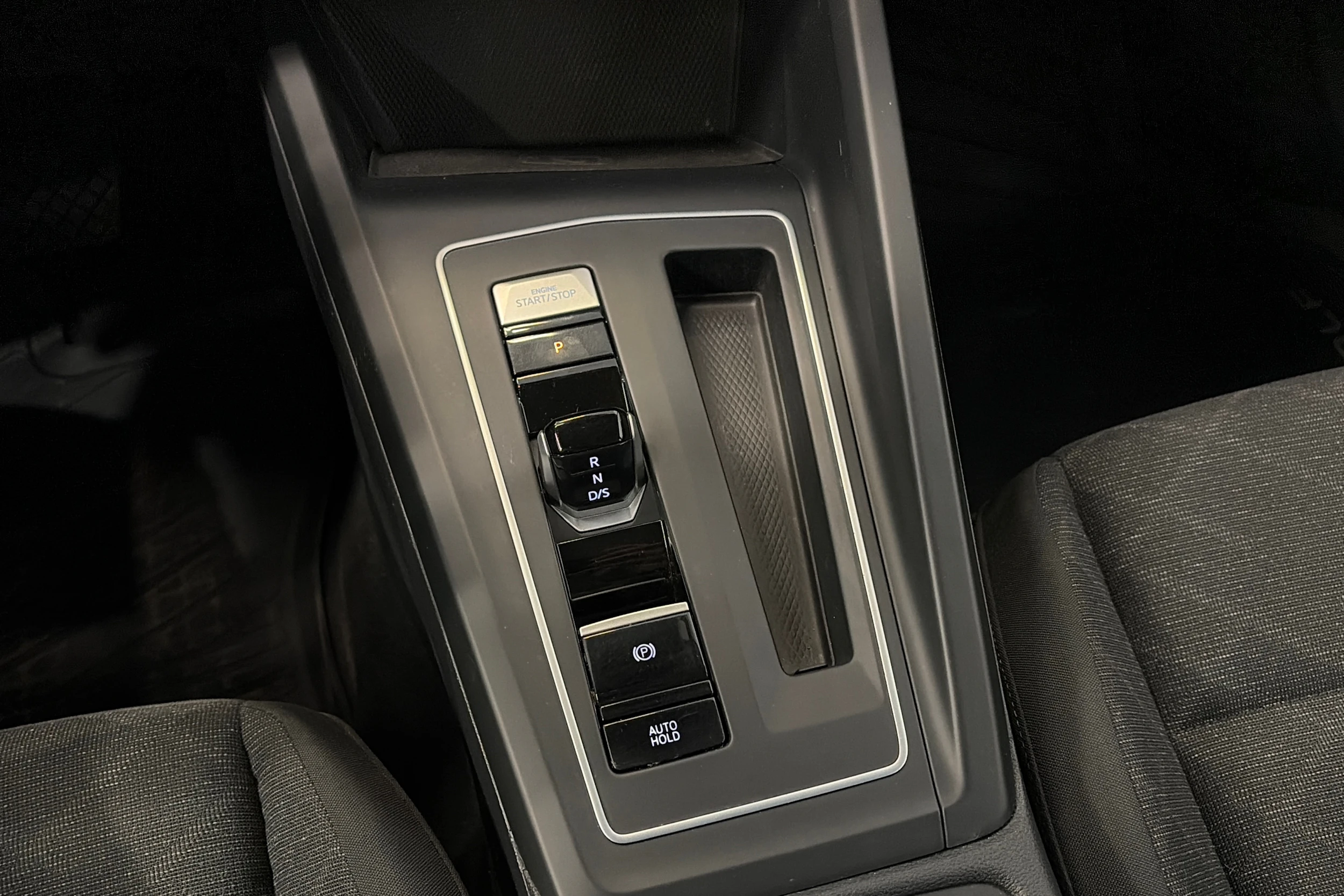 sininen Volkswagen Golf 2021 kuva 28.