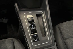 sininen Volkswagen Golf 2021 kuva 28.