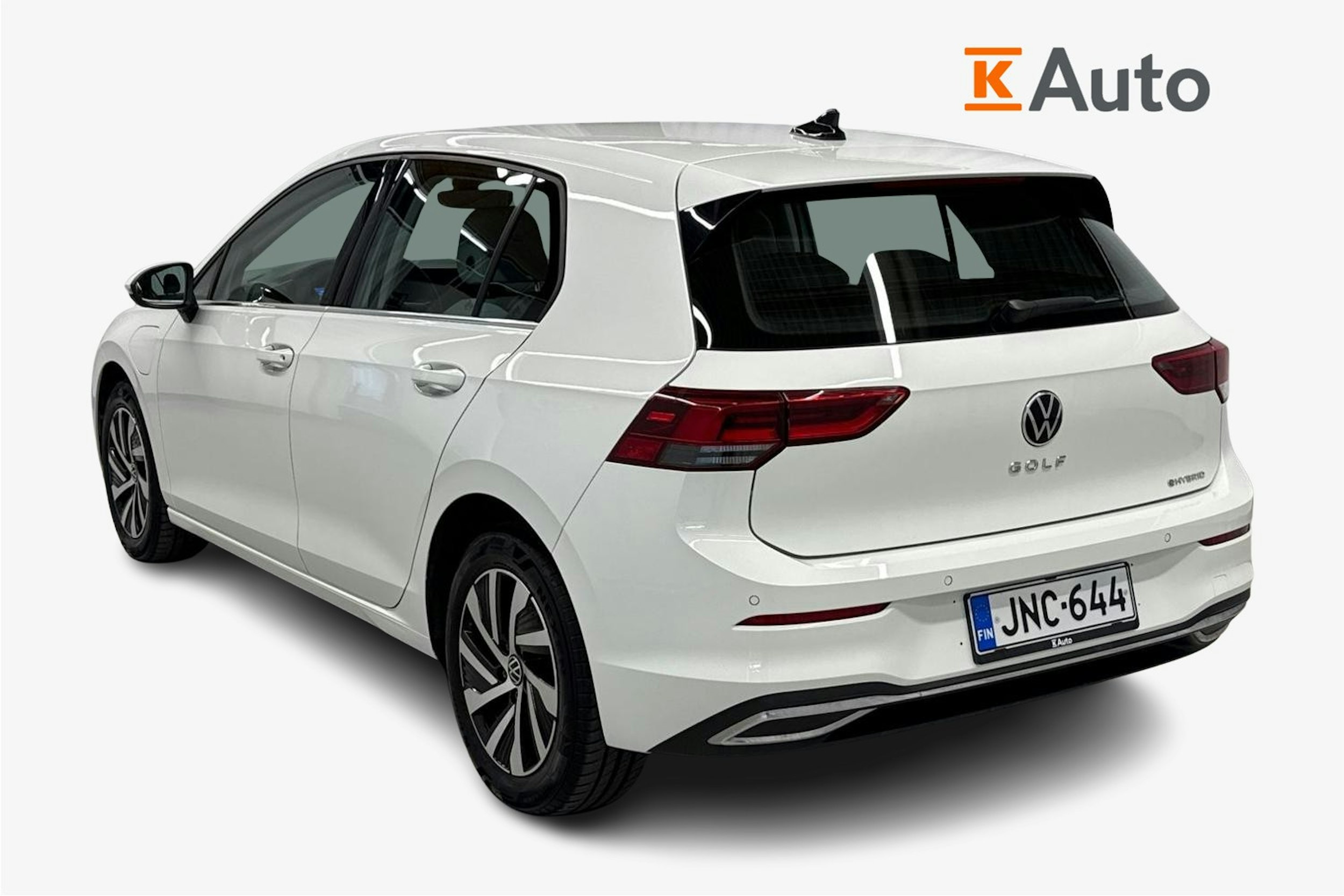 valkoinen Volkswagen Golf 2021 kuva 2.