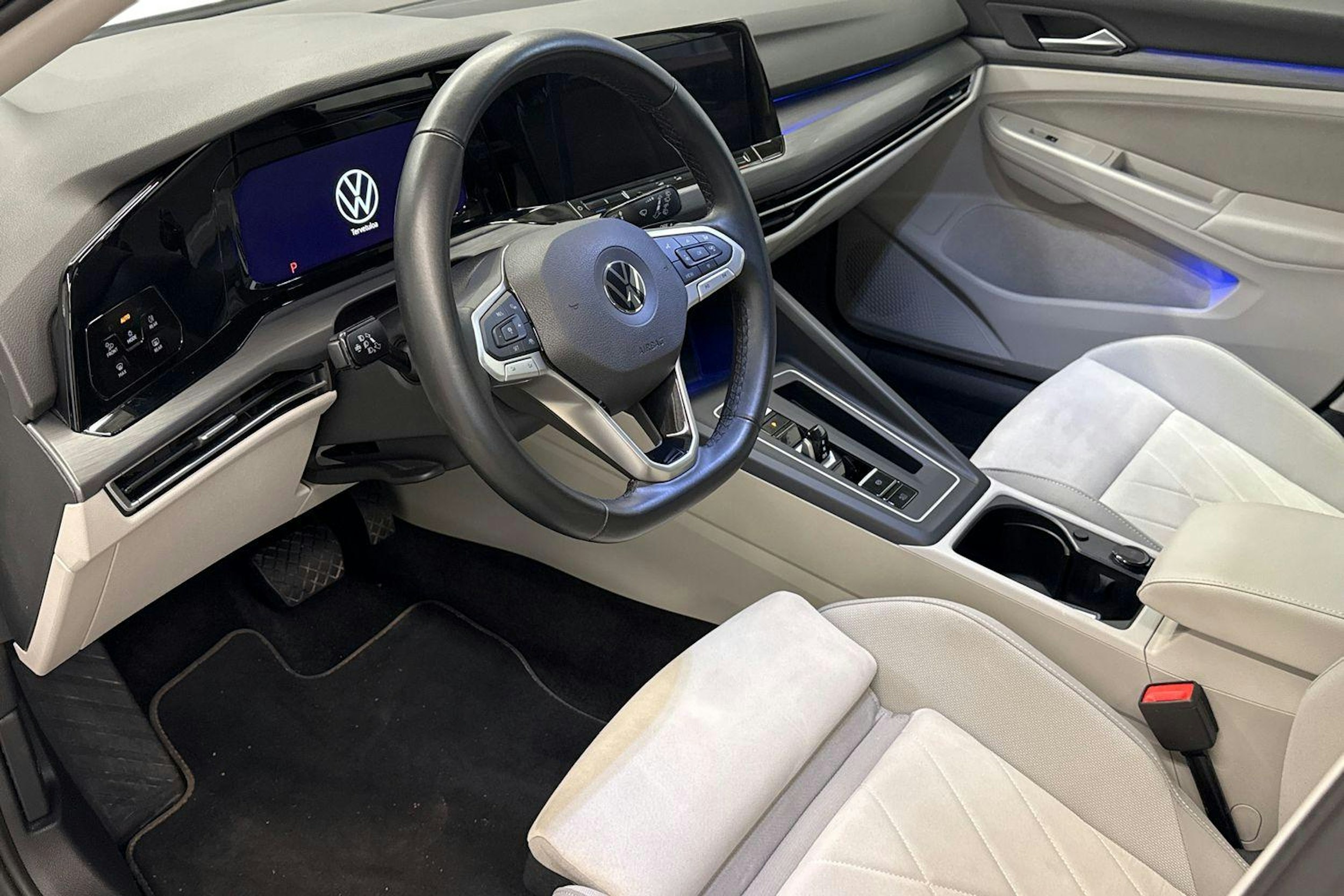valkoinen Volkswagen Golf 2021 kuva 7.