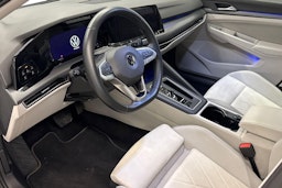 valkoinen Volkswagen Golf 2021 kuva 7.