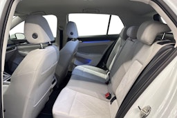 valkoinen Volkswagen Golf 2021 kuva 10.