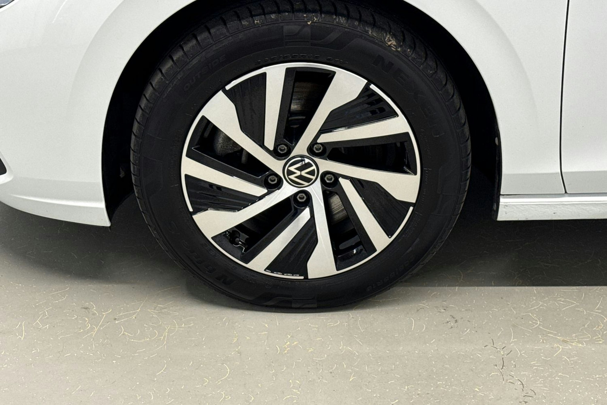 valkoinen Volkswagen Golf 2021 kuva 13.